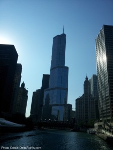 a tall skyscraper in Trump International Hotel and Tower