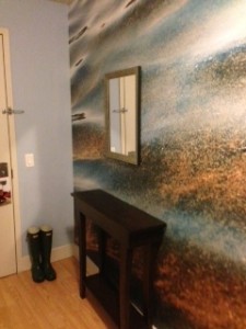 a mirror and a table in a room