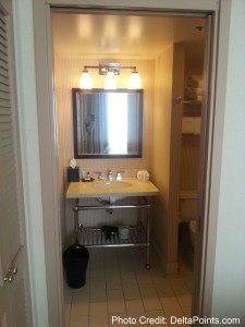 SPG Sheraton Elk Grove King room Club floor Delta Points blog (6)