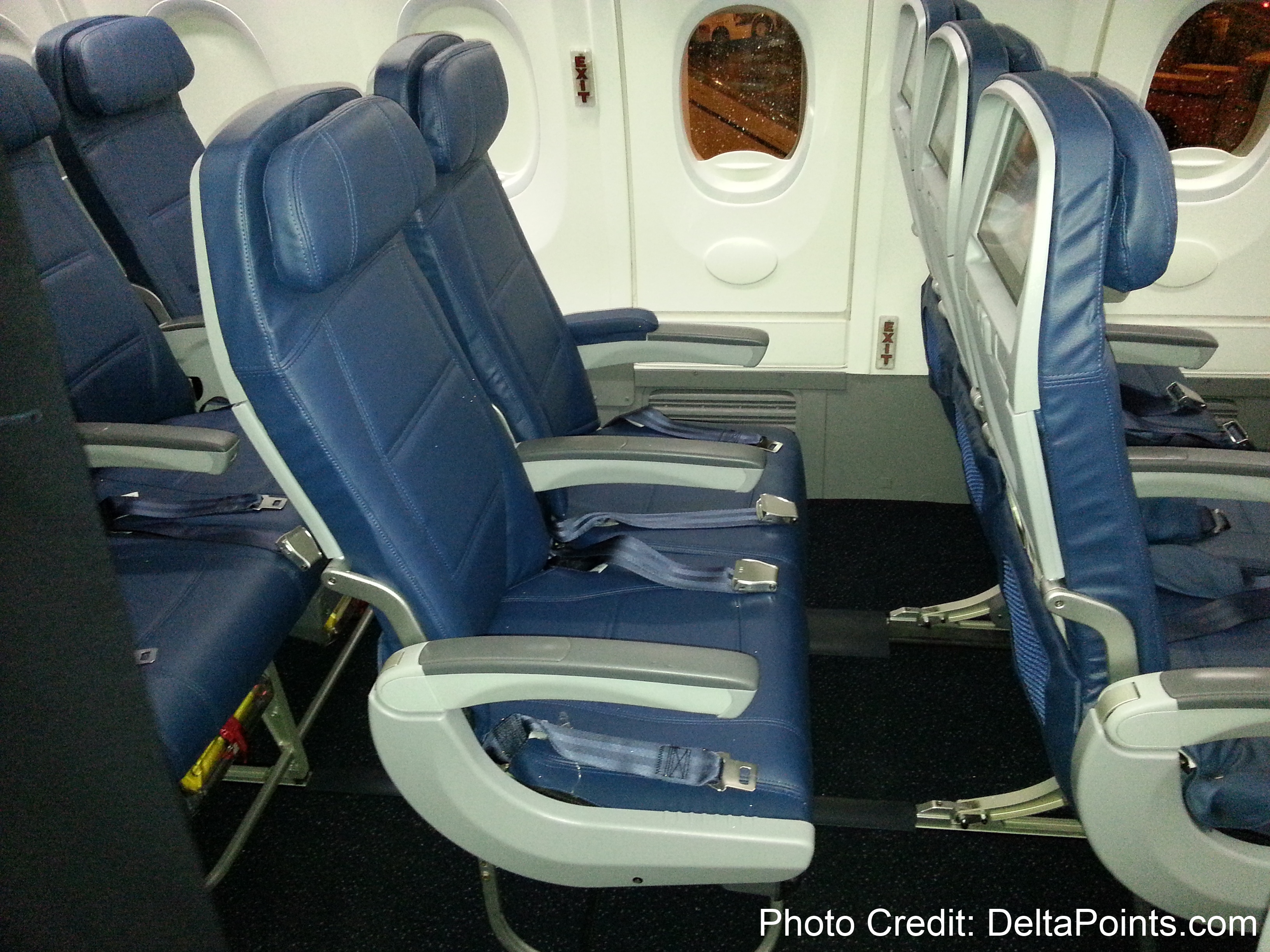 The Delta 737-900ER jet. Modern, sleek & a nice upgraded travel experience!