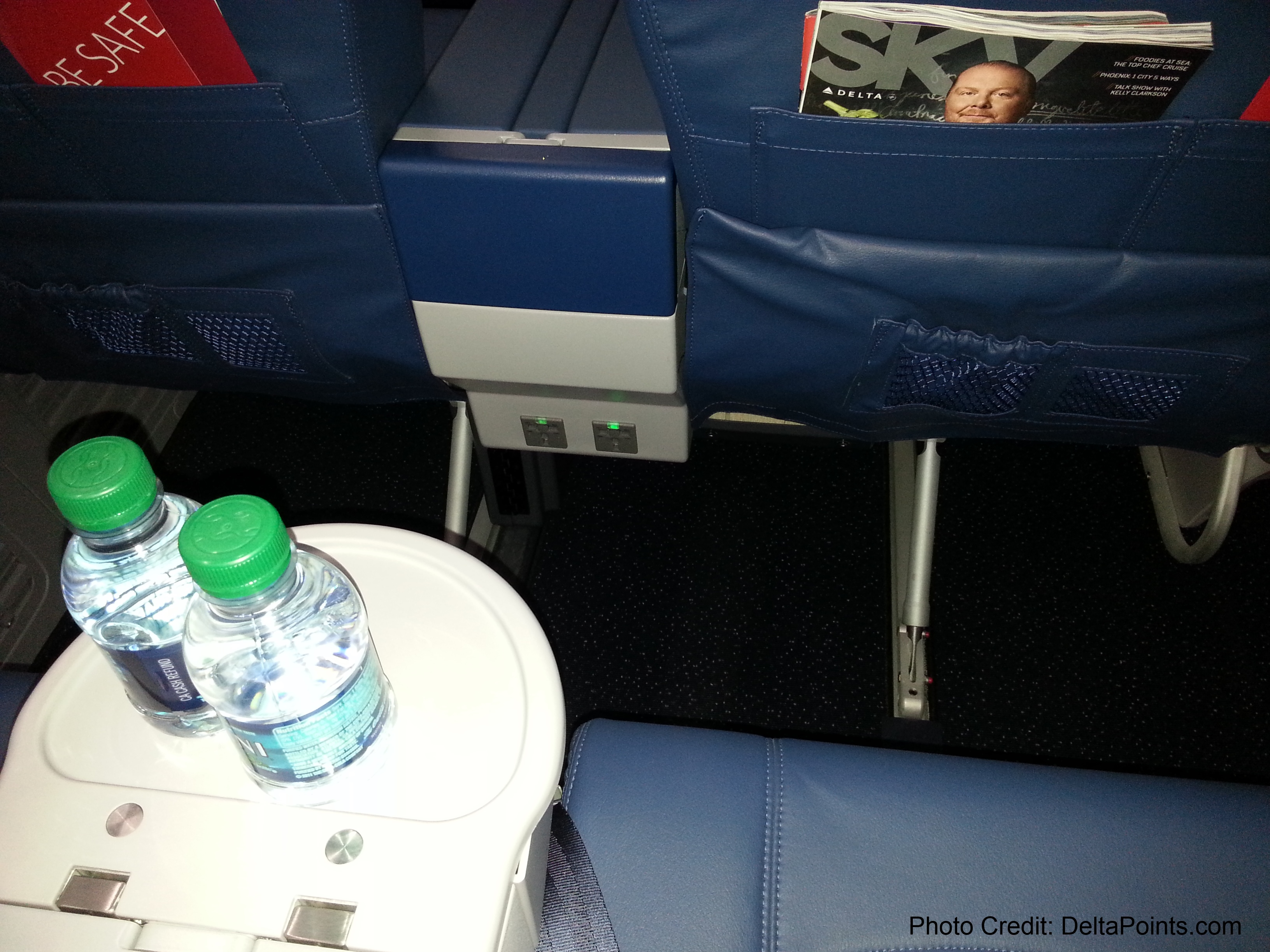 The Delta 737-900ER jet. Modern, sleek & a nice upgraded travel experience!