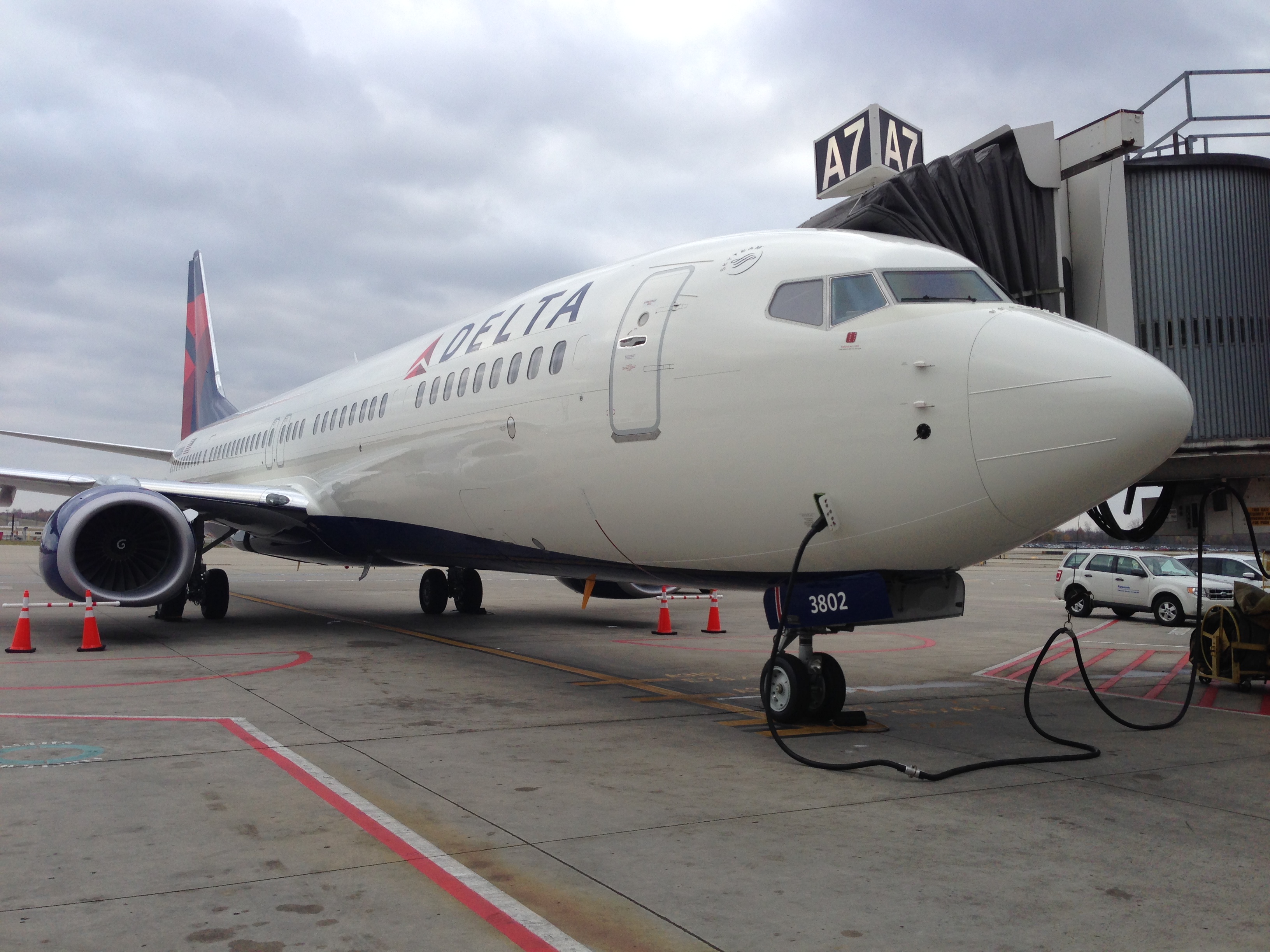 The Delta 737-900ER jet. Modern, sleek & a nice upgraded travel experience!