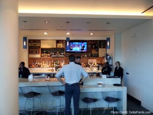 bar centurion lounge dfw delta points reveiw