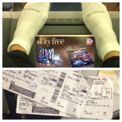 jennifer lopez puts feet up on a delta jet