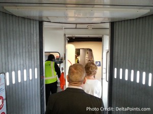 standing in jet bridge YYZ no power united jet delta points blog
