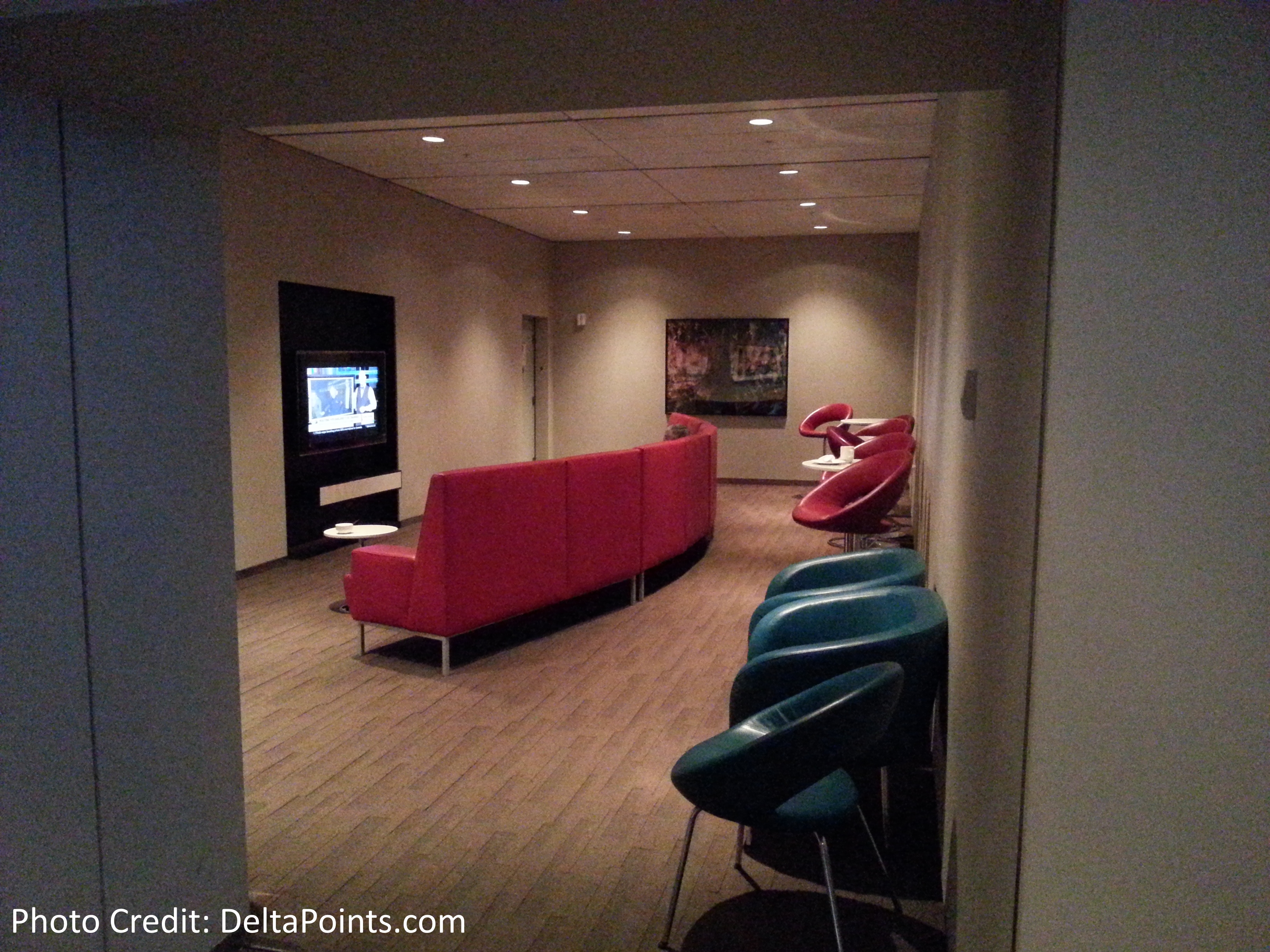 Lufthansa 1st class to Sweden: The Air Canada Maple Leaf Lounge- Part 12