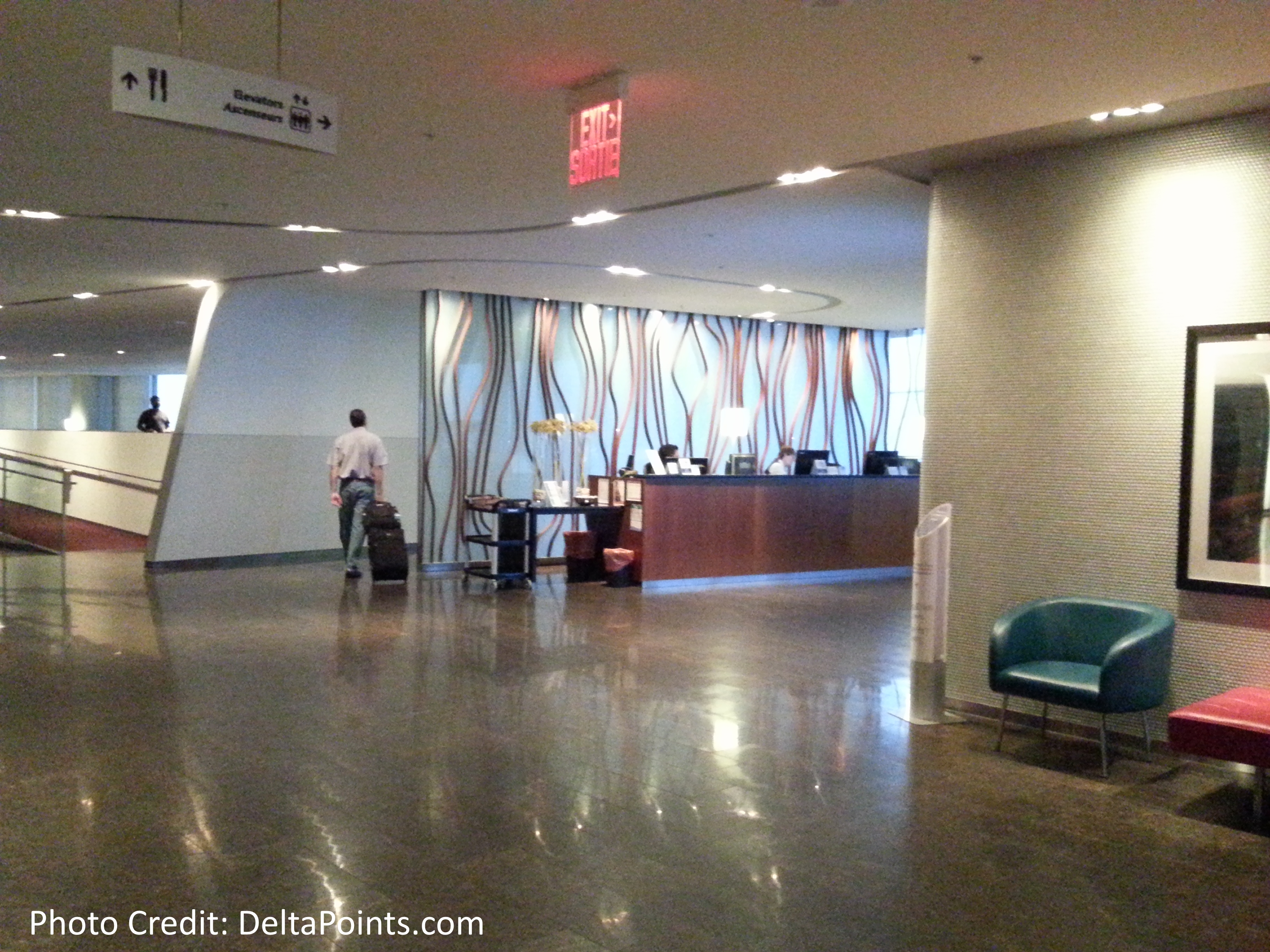 Lufthansa 1st class to Sweden: The Air Canada Maple Leaf Lounge- Part 12