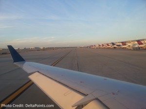 wing view Delta CRJ200 DTW airport delta points blog