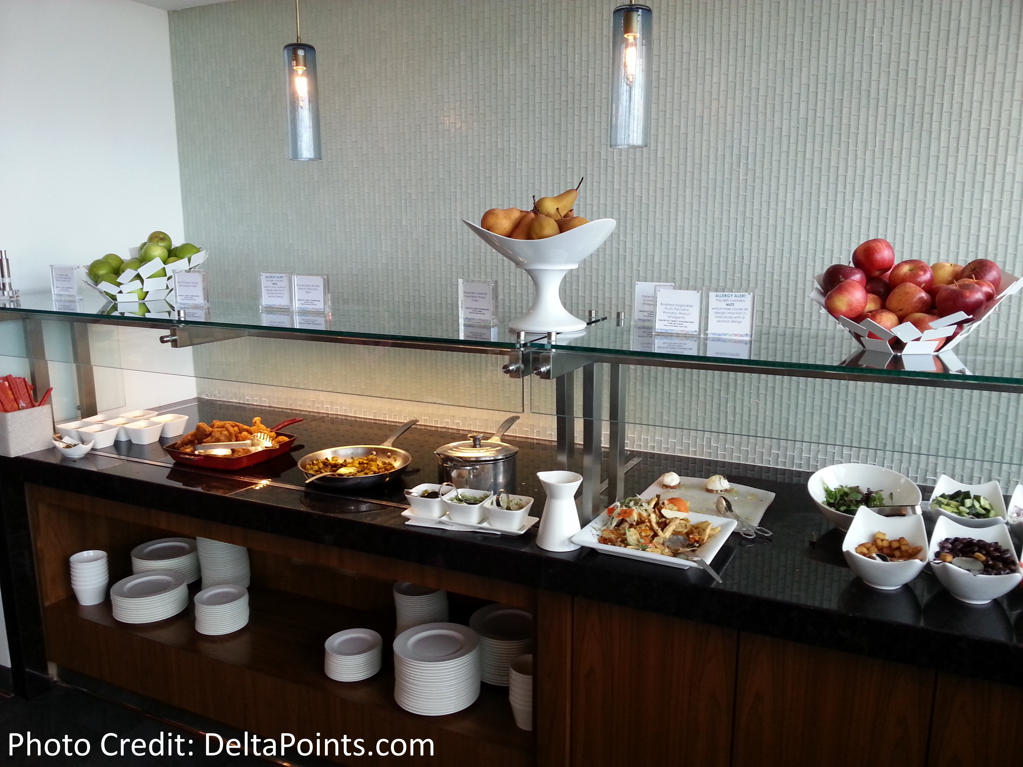Centurion Lounge LaGuardia LGA Airport American Express RenesPoints review
