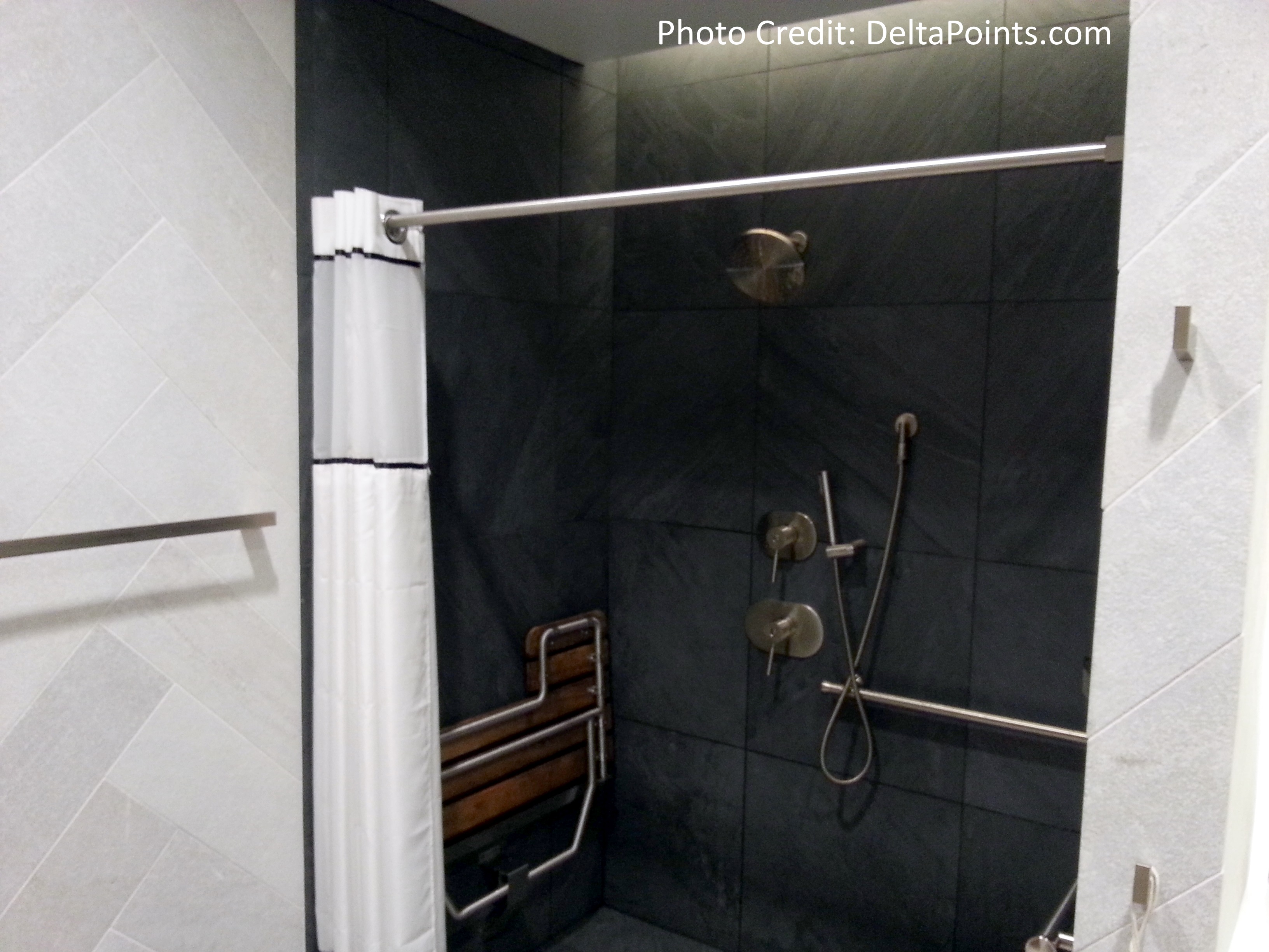 Centurion Lounge San Francisco SFO Airport American Express RenesPoints review