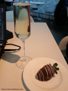 chocolate strawberry at amex centurion lounge delta points blog