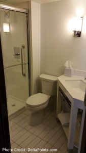 Four Points by Sheraton Minneapolis Airport bathroom king room