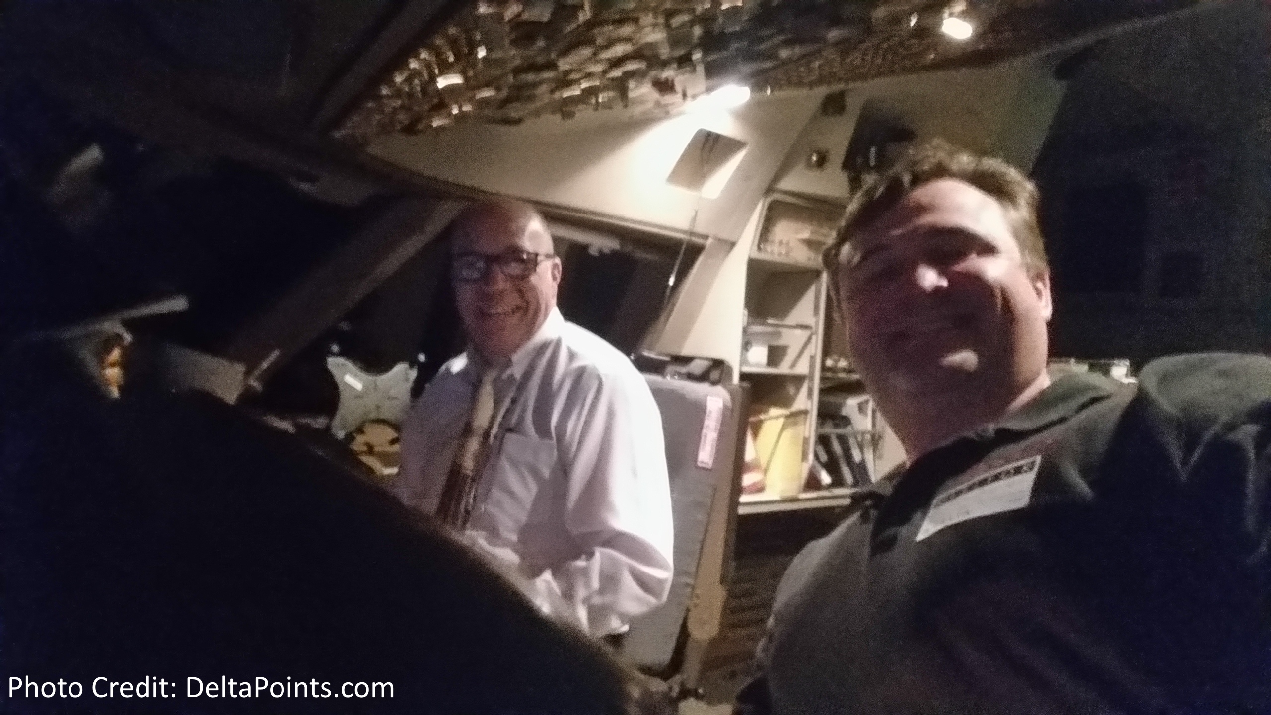 What is it like to fly a Delta 747 simulator? (hint: it is REALLY kool)!
