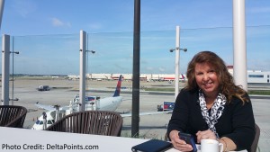 lisa enjoying the Delta SkyDeck in the F SkyClub ATL Delta Points blog