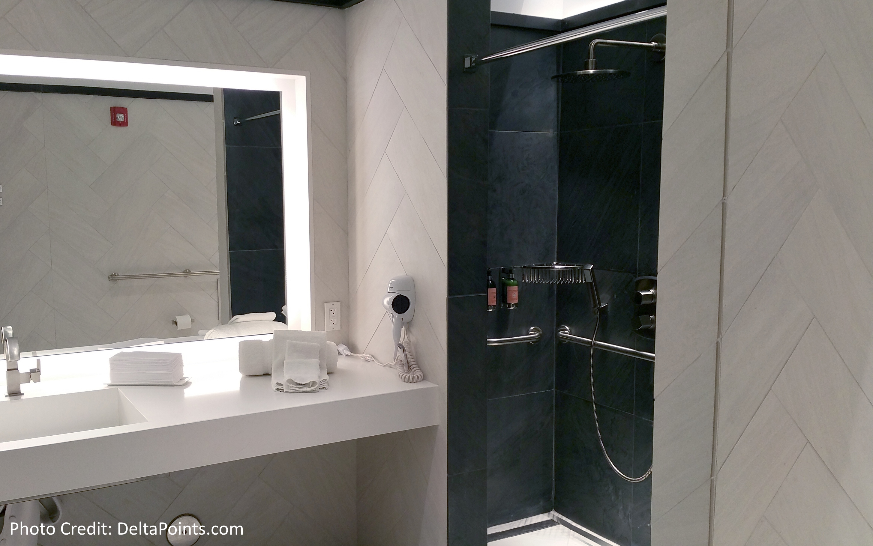 American Express Centurion Club Miami MIA review & access for Delta flyers (how to get to the club)