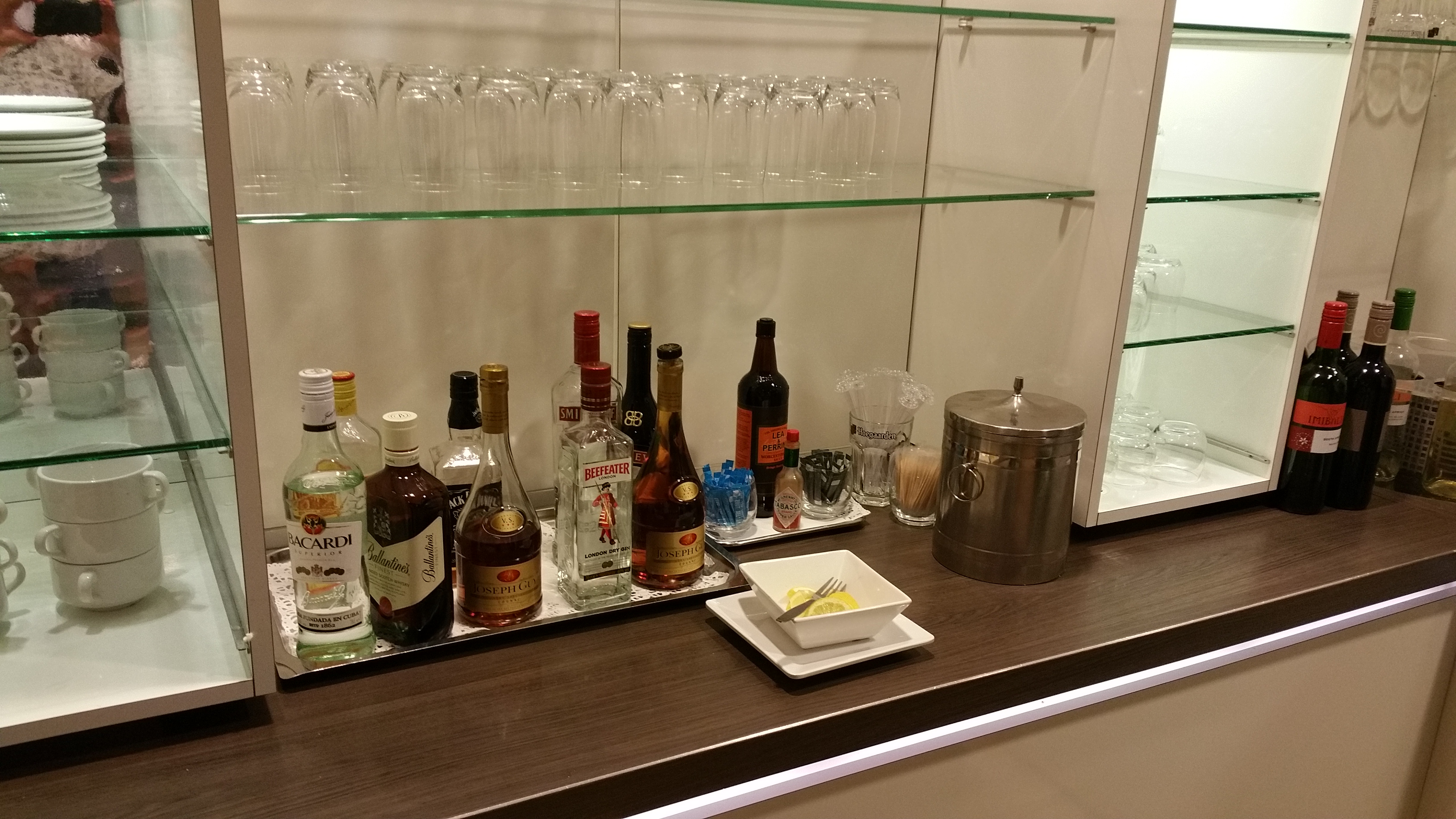 ASPIRE lounge #26 Amsterdam AMS Priority Pass lounge review