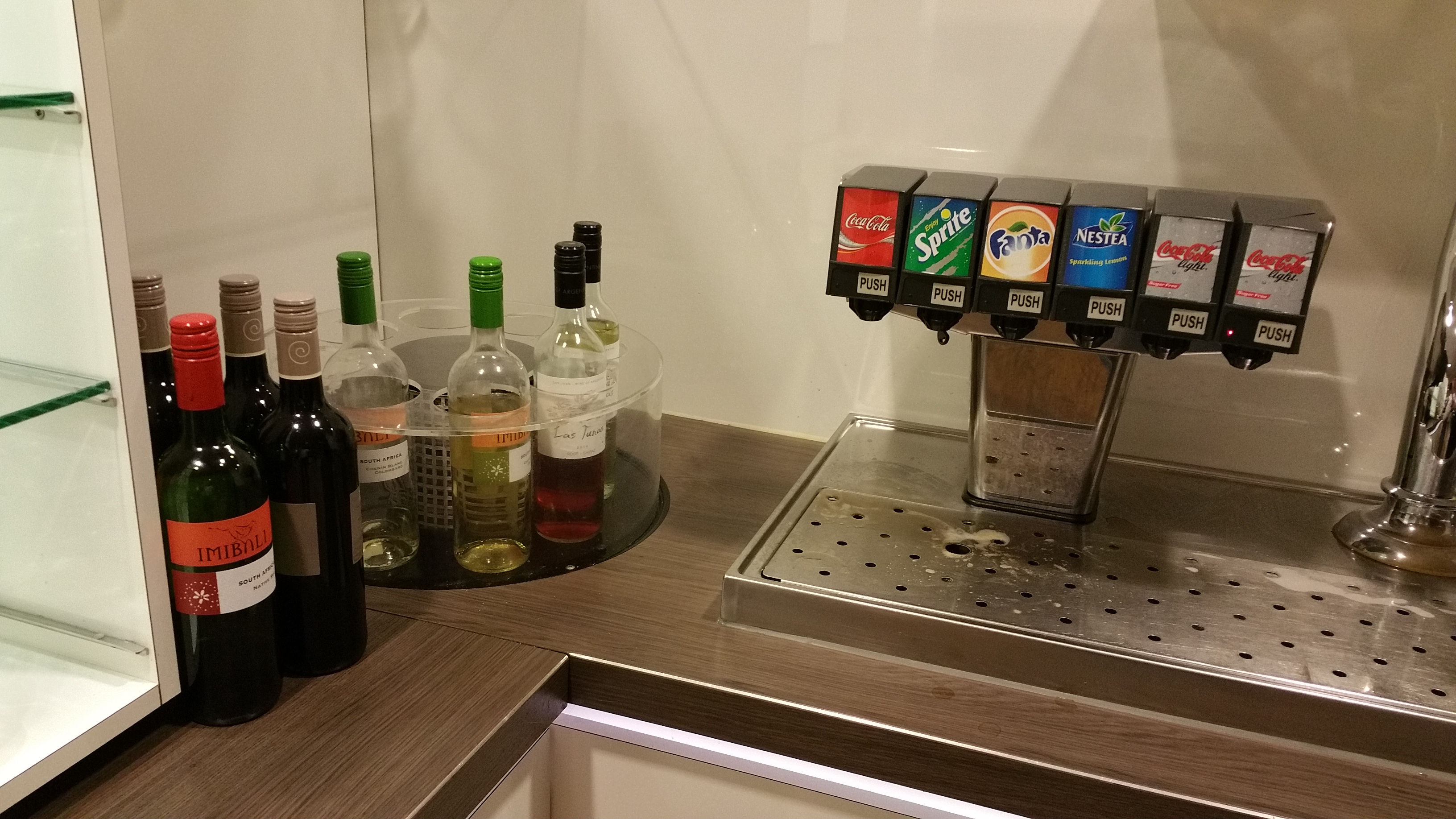 ASPIRE lounge #26 Amsterdam AMS Priority Pass lounge review