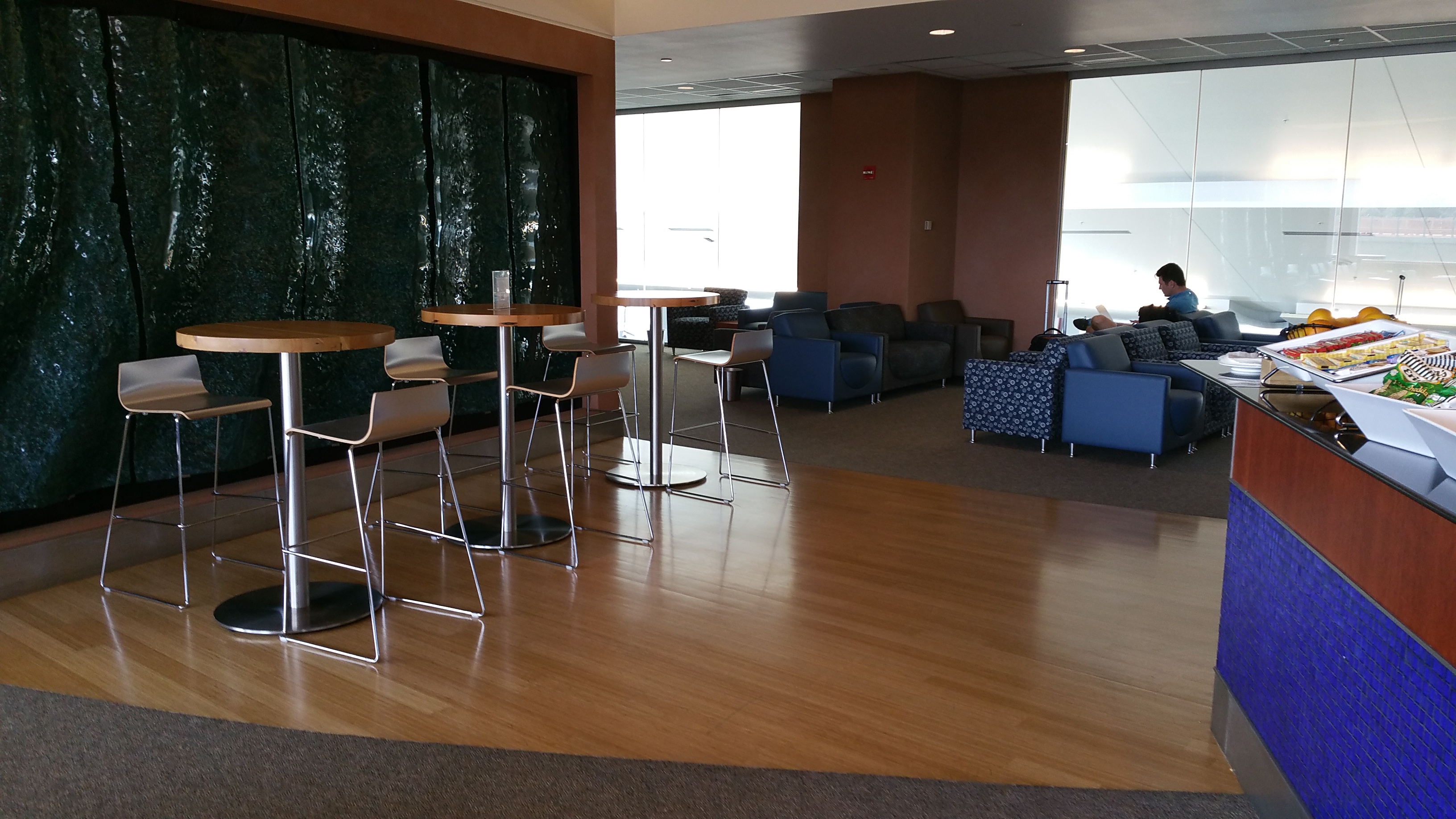 The Club at SEA (near gate A11) Seattle lounge review