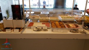 Delta Sky Club Atlanta F International Terminal SkyDeck review RenesPoints blog (16)