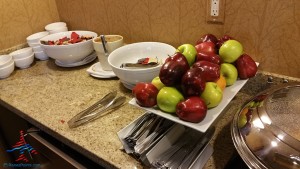 Los Angeles LAX IHG Crown Plaza Club Room King room review RenesPoints Blog (12)