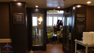 Los Angeles LAX IHG Crown Plaza Club Room King room review RenesPoints Blog (13)