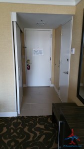 Los Angeles LAX IHG Crown Plaza Club Room King room review RenesPoints Blog (2)