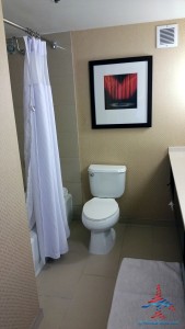 Los Angeles LAX IHG Crown Plaza Club Room King room review RenesPoints Blog (3)