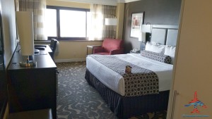 Los Angeles LAX IHG Crown Plaza Club Room King room review RenesPoints Blog (4)