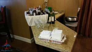 Los Angeles LAX IHG Crown Plaza Club Room King room review RenesPoints Blog (9)