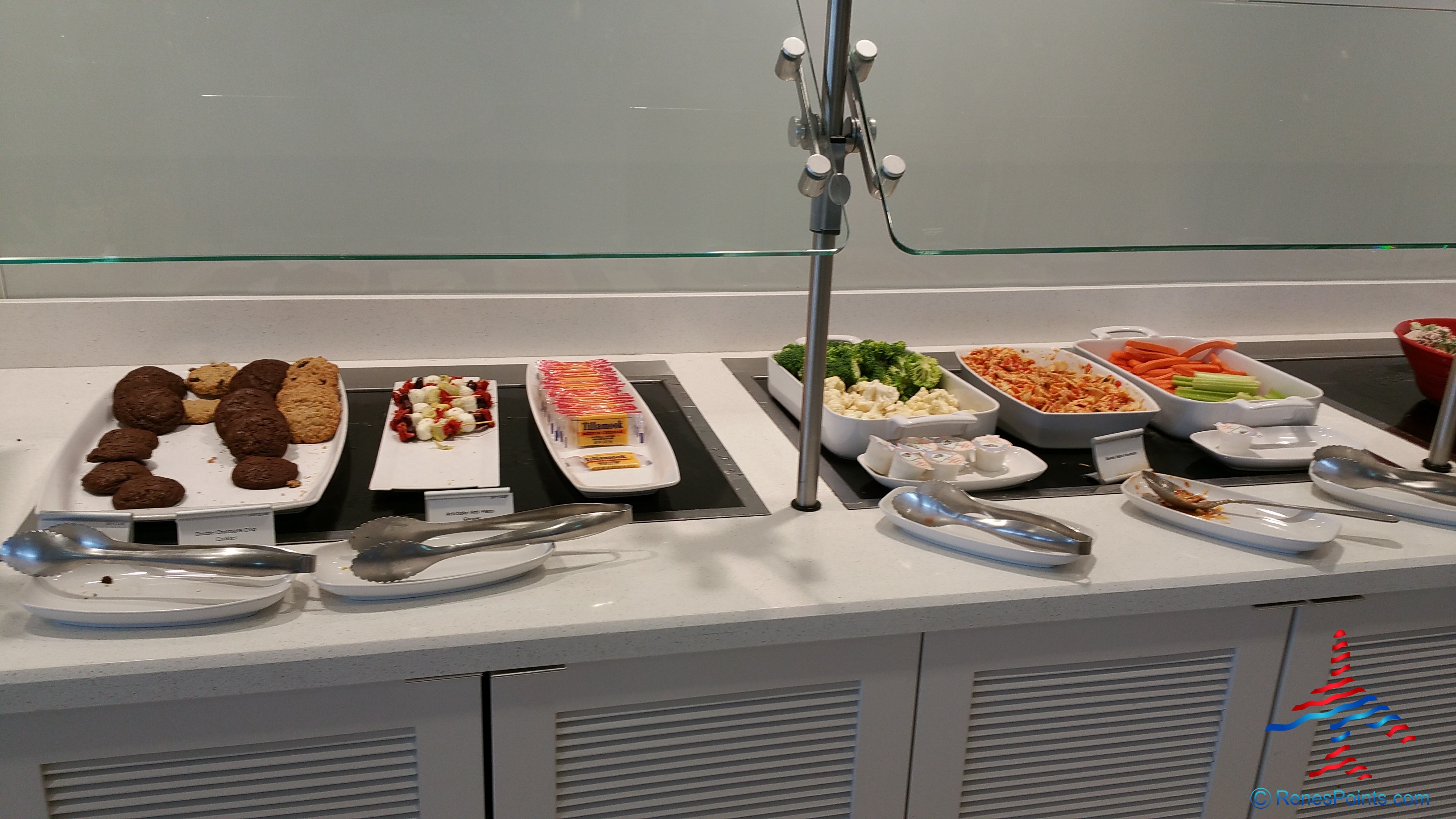 Los Angeles (LAX) Delta Sky Club refurbished 2015 review by RenésPoints (Now Closed with T2/3 move)