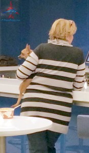 lady-with-dog-at-delta-E-skyclub-atlanta- renespoints blog