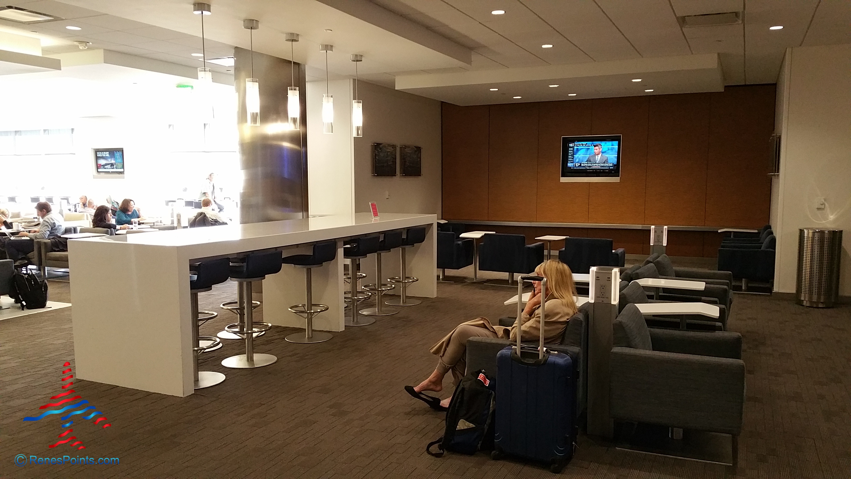 Delta Sky Club E Concorse Atlanta ATL review RenesPoints blog (21) Eye of the Flyer