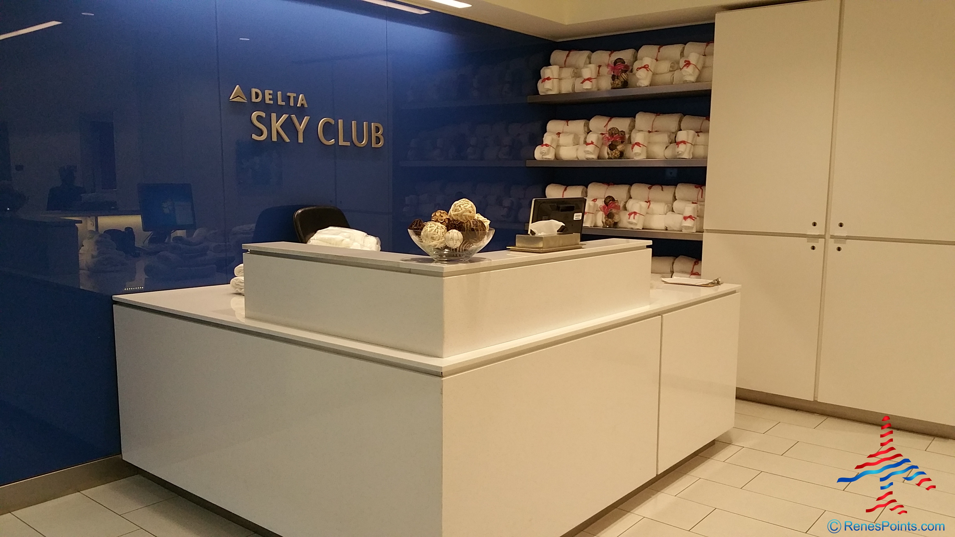 Delta Sky Club Atlanta ATL E concourse  Review by Renes Points