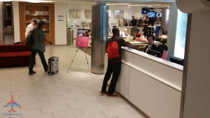 Delta Sky Club near D27 Atlanta ATL airport review Renes Points blog (4)