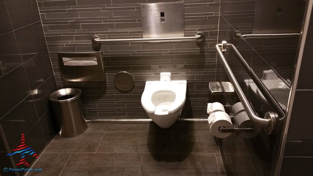 Delta Sky Club showers SFO San Francisco airport Renes Points blog (7) Eye of the Flyer