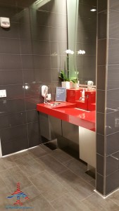 Delta Sky Club showers SFO San Francisco airport Renes Points blog (8)