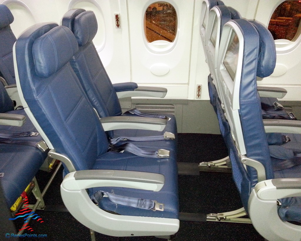 delta exit row seat watch out for little extra space delta 737900er jet Eye of the Flyer