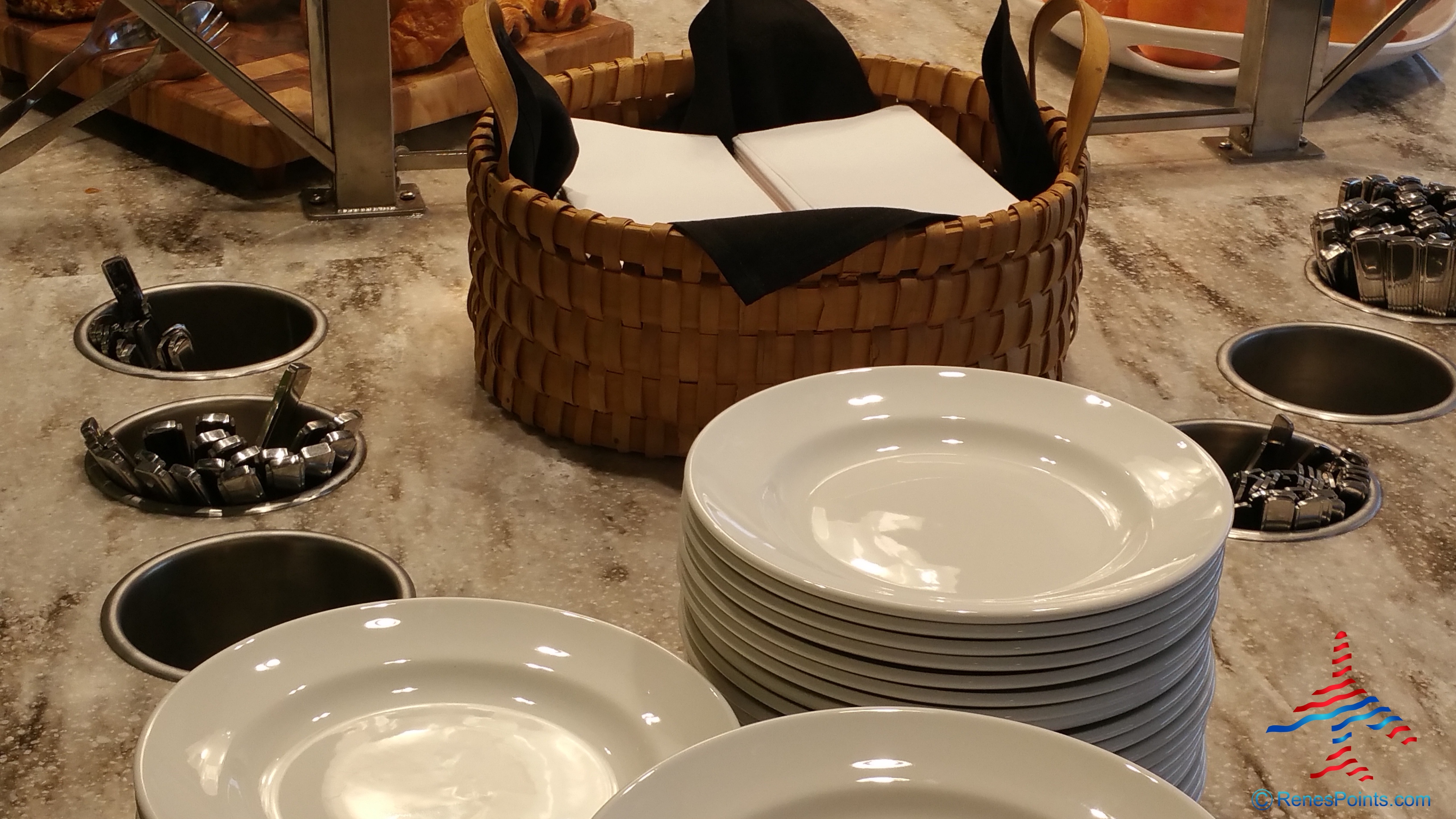 Escape lounge now open at Minneapolis MSP Airport. Opening day review by Eye of the Flyer