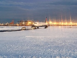 two delta jets clip each other tail and wing ewr renespoints blog (3)