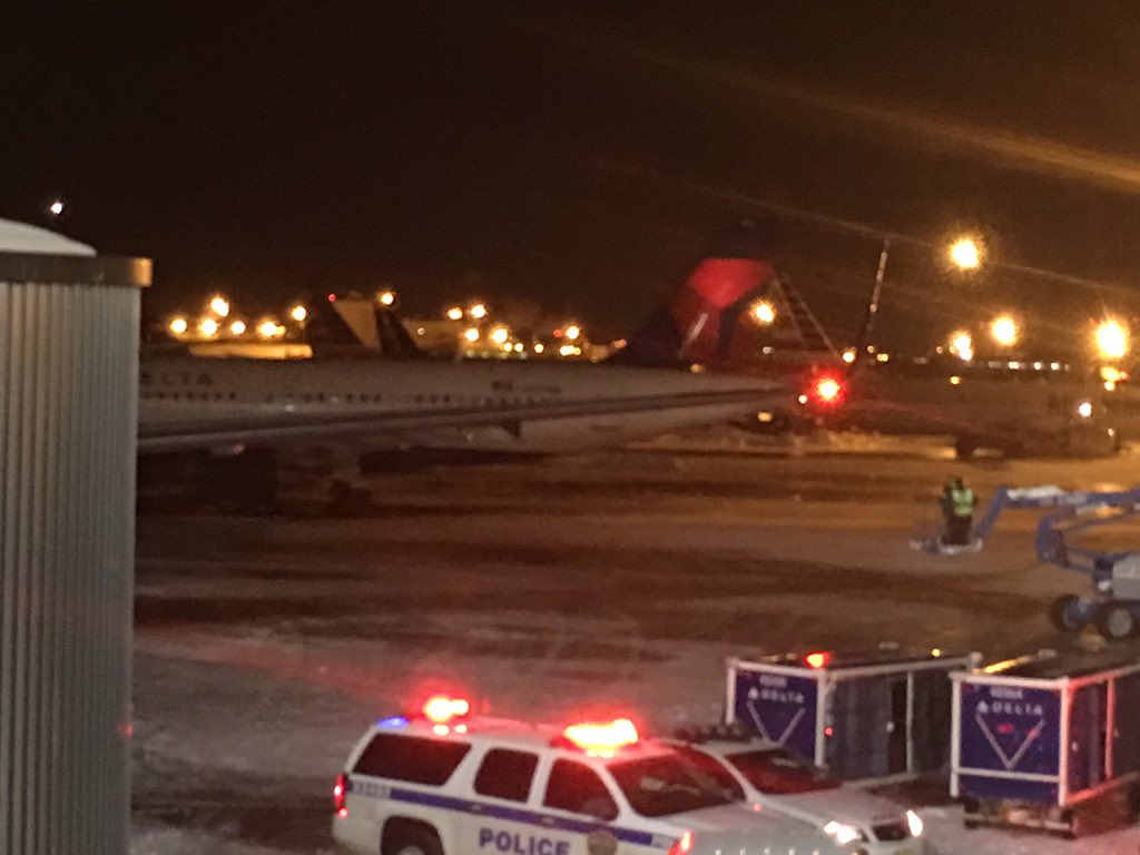 A Delta MD88 & 767 clip wing tips tonight at  Newark EWR airport. No one was hurt.