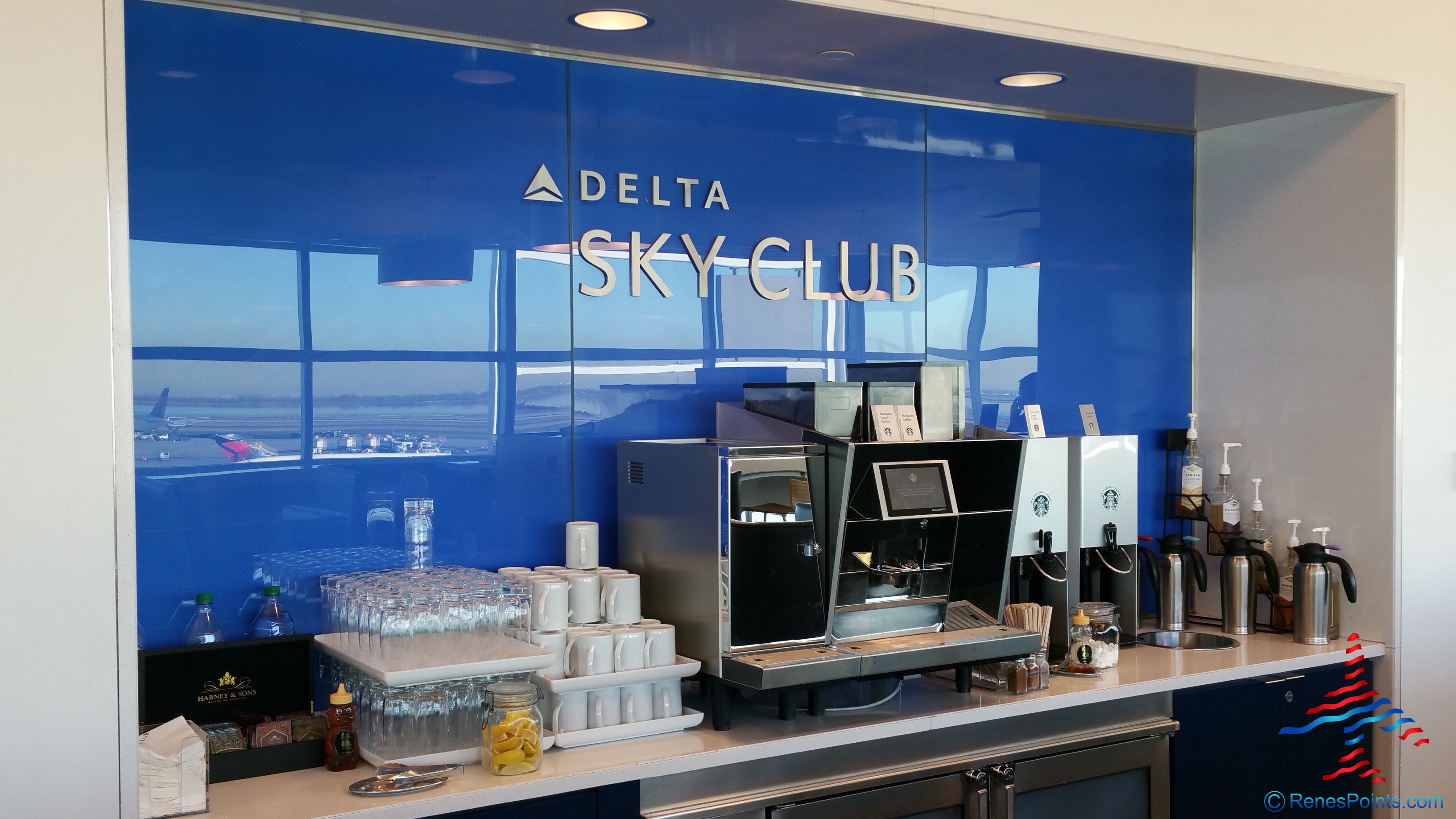 Delta Sky Club JFK T4 New York Kennedy International Airport review by Eye of the Flyer