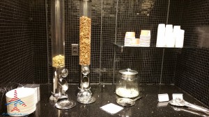 Delta Sky Club SkyCLub Detroit DTW airport main A concourse review RenesPoints blog (21)