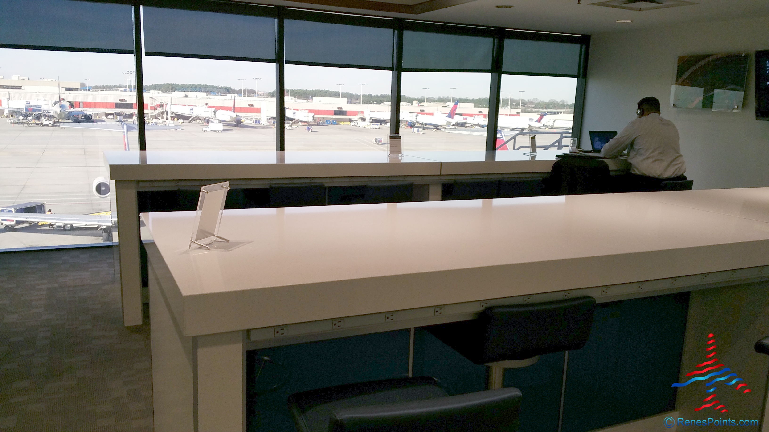 Delta Sky Club Atlanta ATL B concourse near B25 Review (Now Closed)