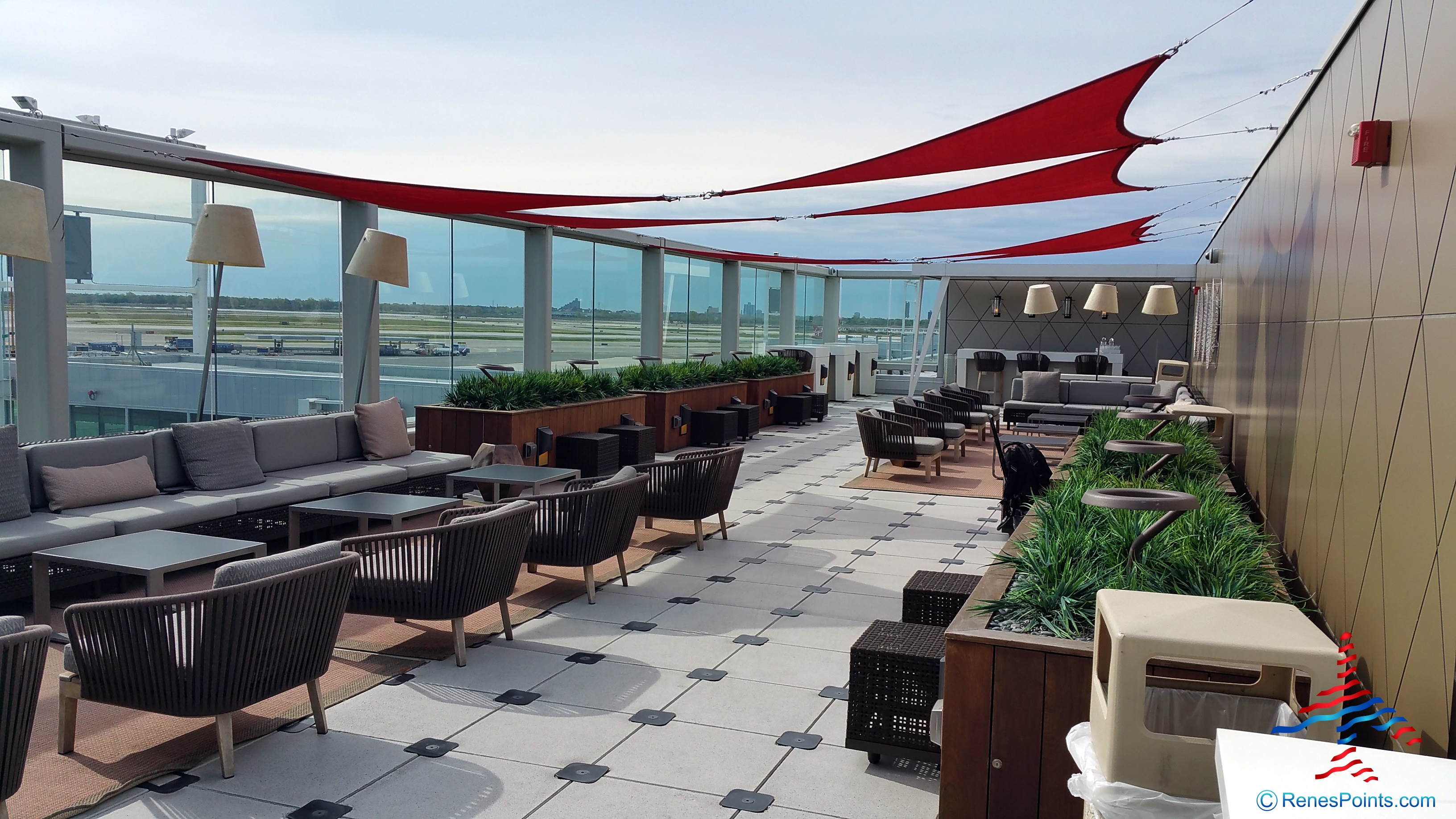 Delta Sky Club JFK T4 New York Kennedy International Airport review by Eye of the Flyer