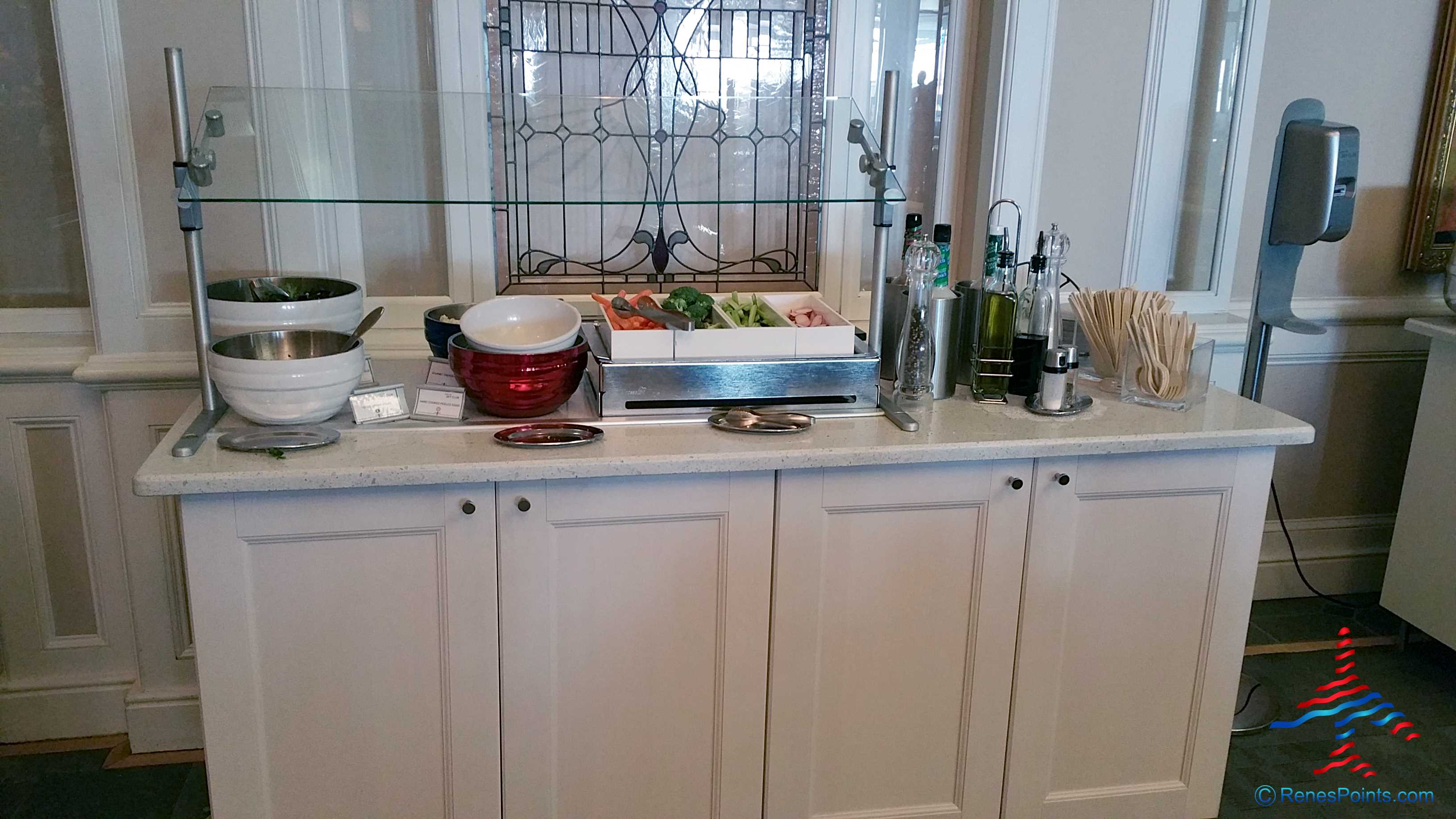 Delta Sky Club Orlando MCO airport review by RenésPoints