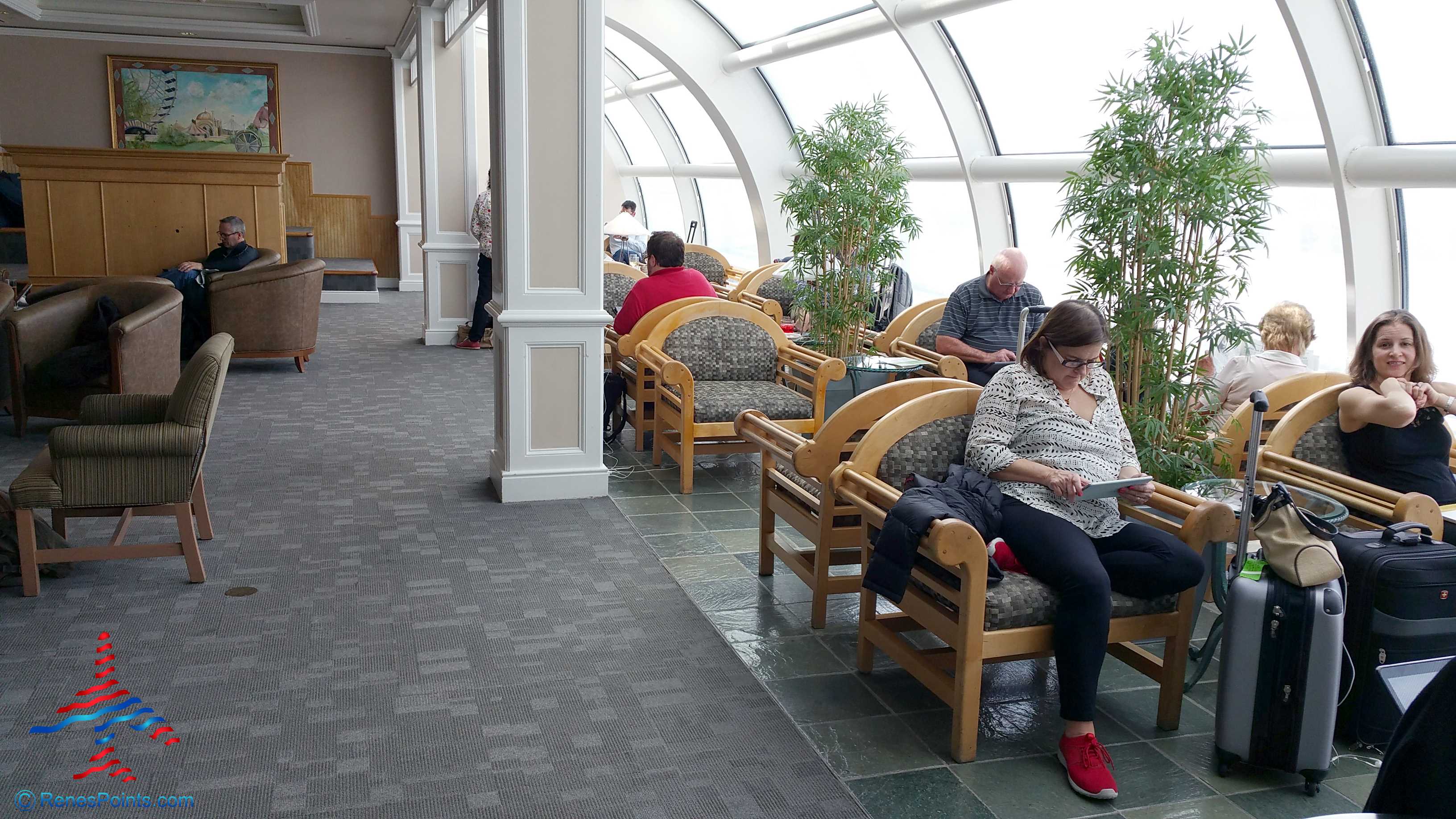 Delta Sky Club Orlando MCO airport review by RenésPoints