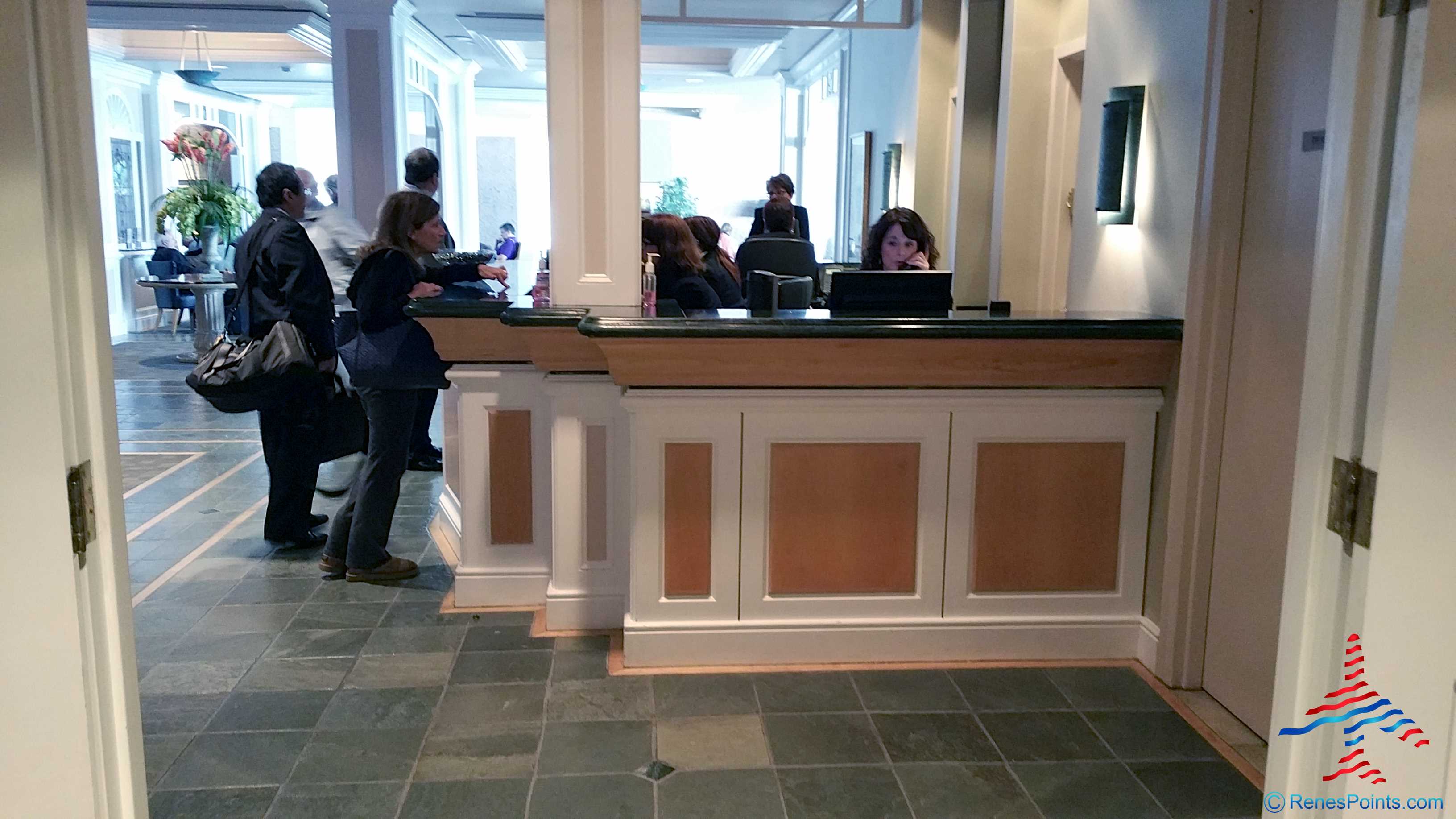 Delta Sky Club Orlando MCO airport review by RenésPoints