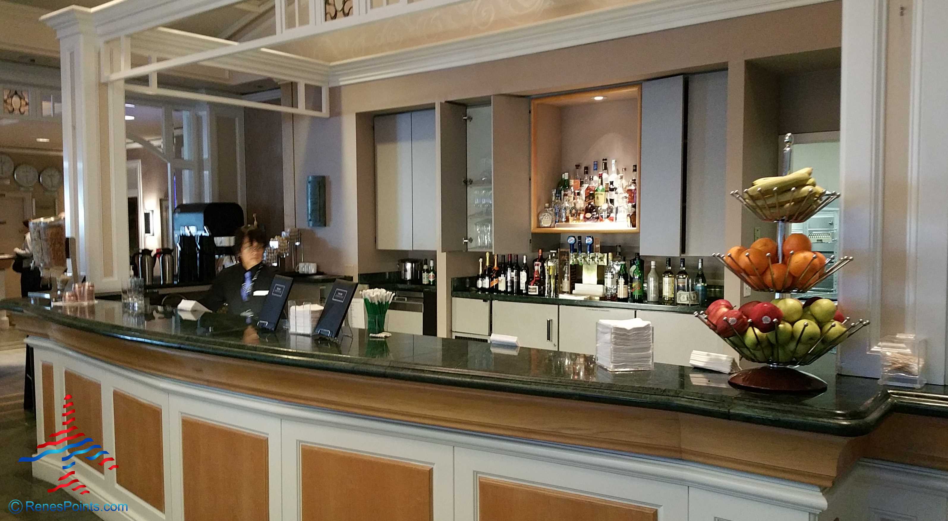 Delta Sky Club Orlando MCO airport review by RenésPoints