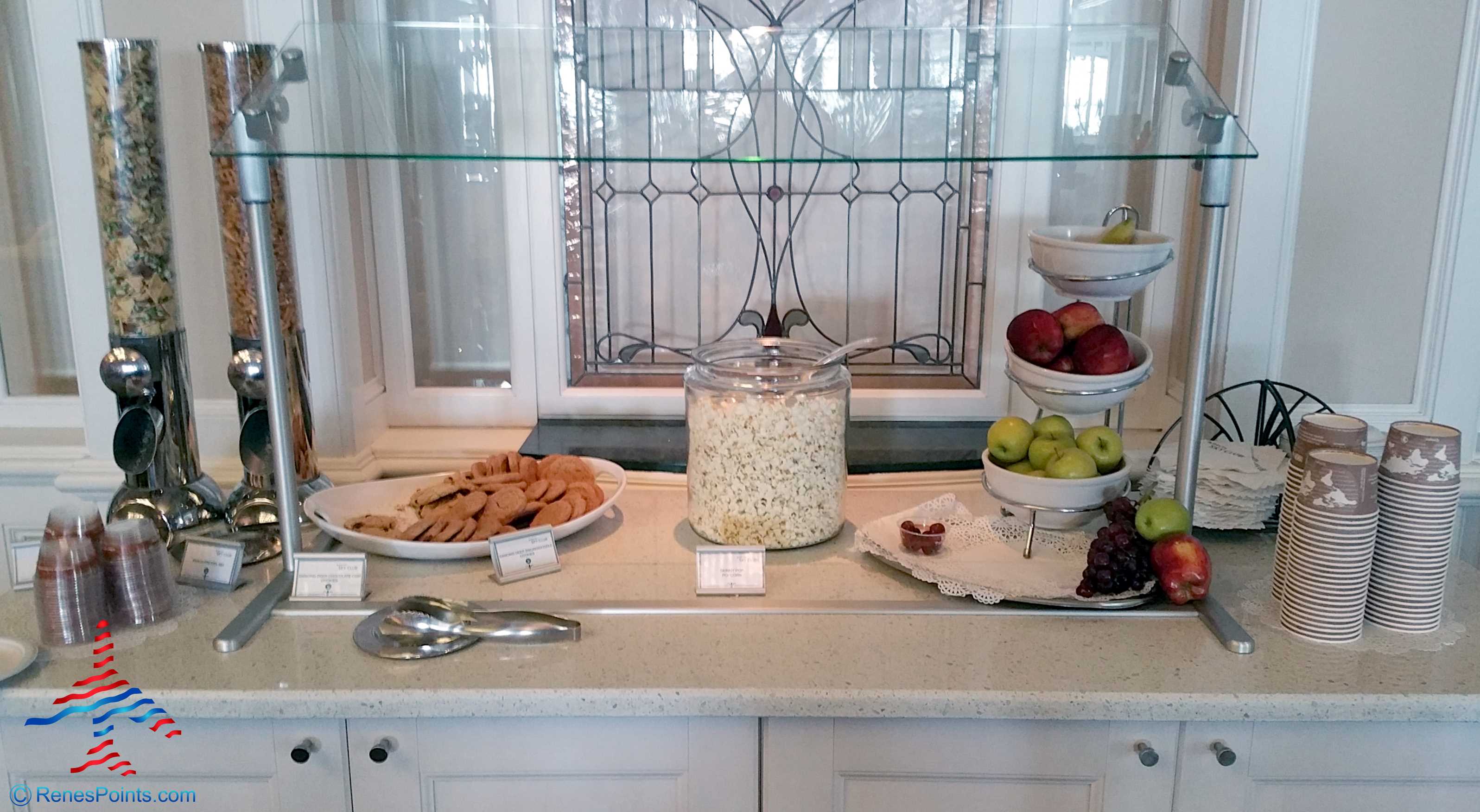 Delta Sky Club Orlando MCO airport review by RenésPoints