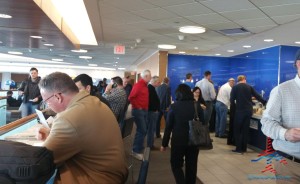 crowded main msp delta sky club renespoints blog (2)